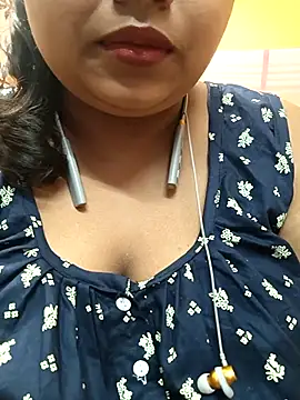 Sophiaboudi online show from February 26, 2025, 5:28 pm