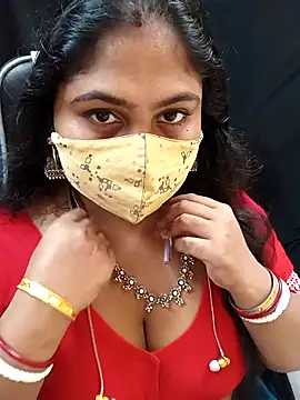 Sophiaboudi online show from October 6, 2025, 6:05 pm