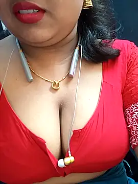 Sophiaboudi online show from October 16, 2025, 5:58 pm