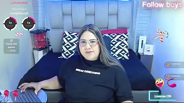 evelin zaens online show from October 12, 2025, 4:22 am