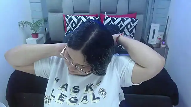 evelin zaens online show from March 21, 2026, 4:17 am