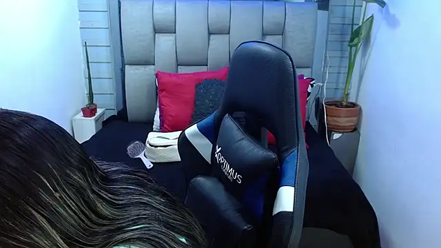 evelin zaens online show from August 2, 2026, 4:44 am