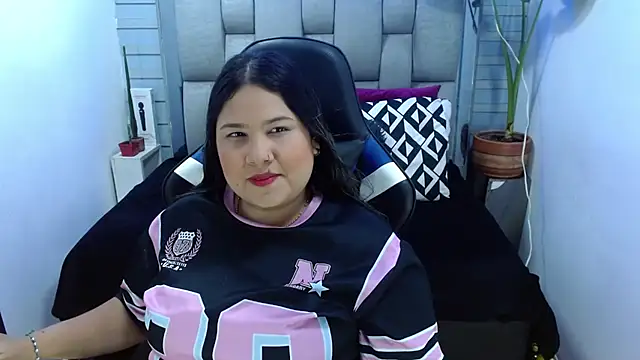 evelin zaens online show from August 8, 2026, 3:41 am