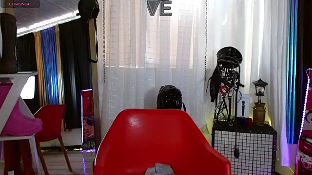 Snapshot of LatexDevil_Blondie chatting on January 13, 2025, 4:19 pm LatexDevil Blondie online show from January 13, 2025, 4:19 pm