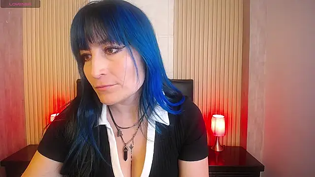 alicia moom online show from December 5, 2024, 7:28 pm