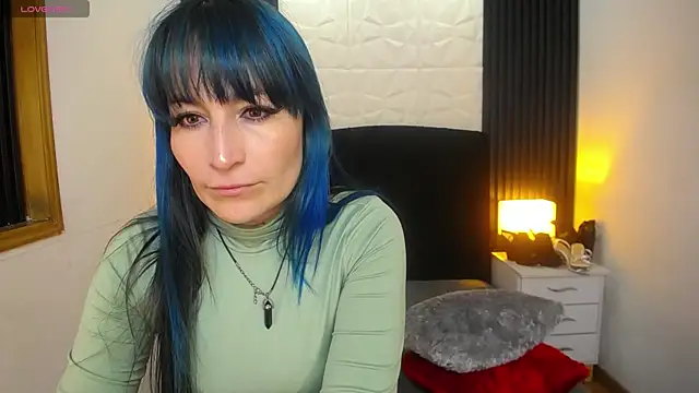 alicia moom online show from December 13, 2024, 7:10 pm