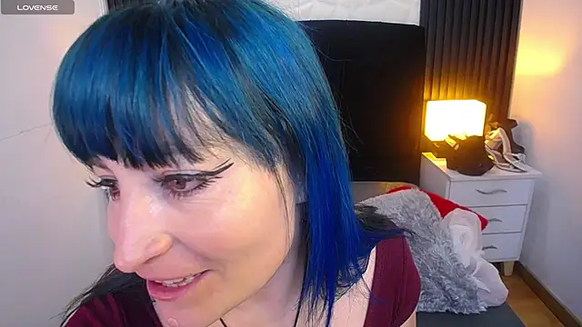 alicia moom online show from December 17, 2024, 9:27 pm