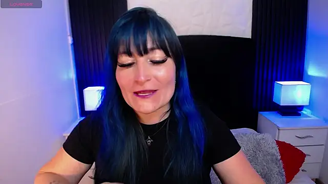 Snapshot of alicia_moom chatting on September 19, 2025, 7:25 pm alicia moom online show from September 19, 2025, 7:25 pm