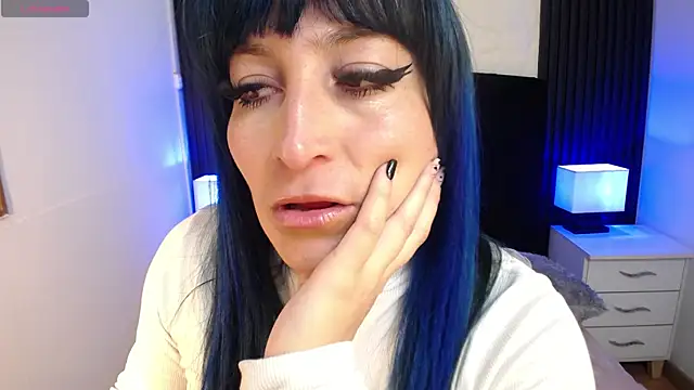 Snapshot of alicia_moom chatting on September 24, 2025, 7:17 pm alicia moom online show from September 24, 2025, 7:17 pm