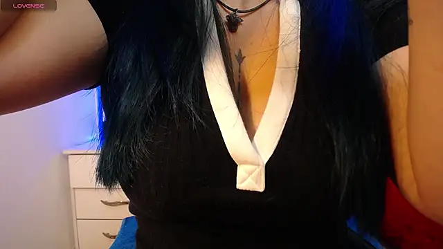 Snapshot of alicia_moom chatting on October 3, 2025, 7:33 pm alicia moom online show from October 3, 2025, 7:33 pm