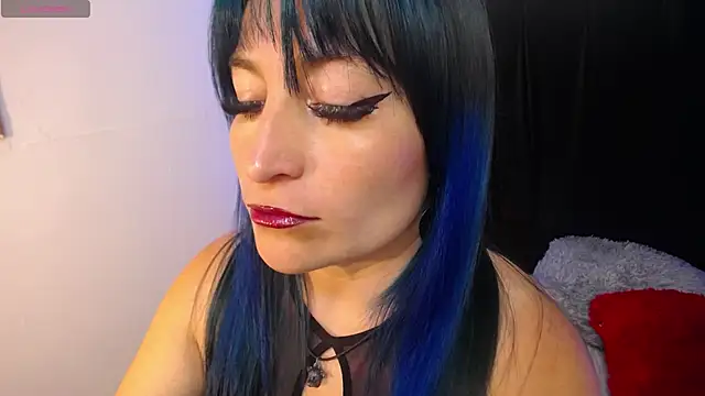 Snapshot of alicia_moom chatting on October 7, 2025, 6:49 pm alicia moom online show from October 7, 2025, 6:49 pm