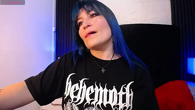 Snapshot of alicia_moom chatting on October 16, 2025, 6:53 pm alicia moom online show from October 16, 2025, 6:53 pm