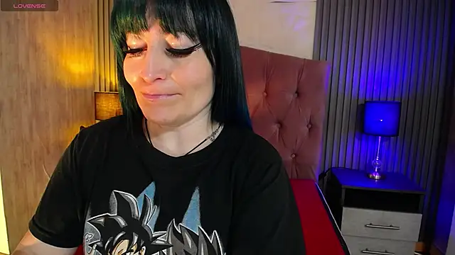alicia moom online show from May 5, 2026, 7:33 pm