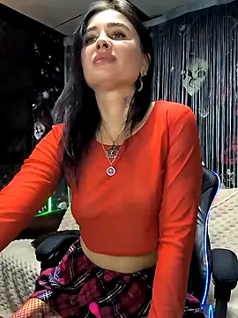 KikiXRed online show from December 4, 2024, 7:23 pm