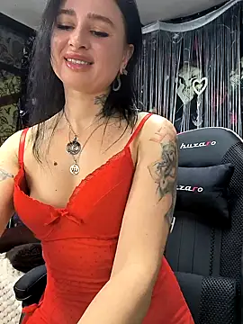 KikiXRed online show from February 6, 2025, 10:15 am