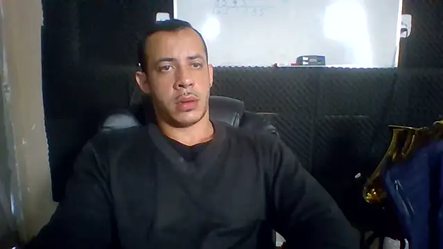 Snapshot of MachoScorpionCaralho chatting on June 15, 2026, 1:46 pm MachoScorpionCaralho online show from June 15, 2026, 1:46 pm