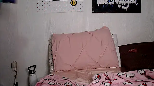 Snapshot of Cupcakecutie449 chatting on February 16, 2025, 4:31 am Cupcakecutie449 online show from February 16, 2025, 4:31 am