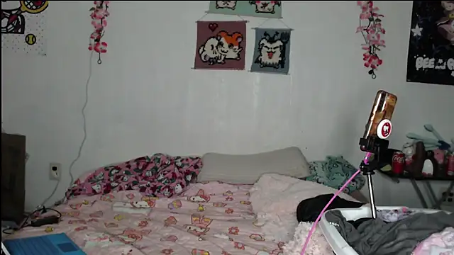 Cupcakecutie449 online show from April 10, 2026, 6:40 am