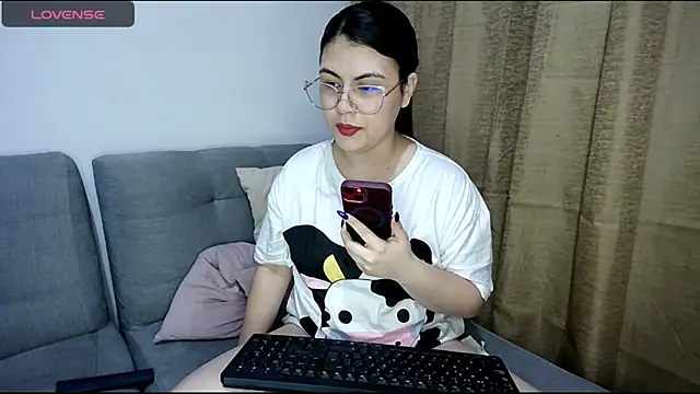 Alexxa 12 online show from October 8, 2025, 3:15 am