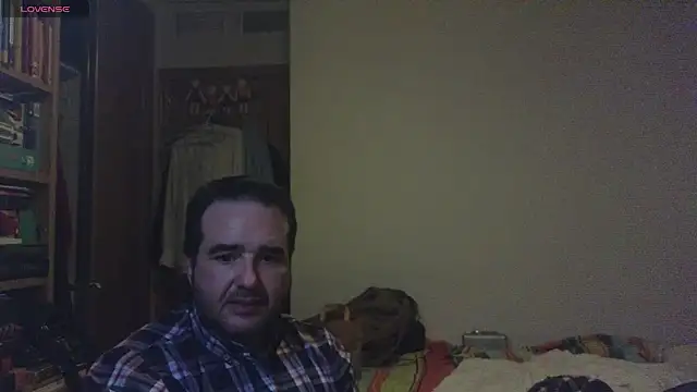 curiosillo83 online show from February 4, 2025, 2:07 am