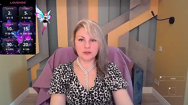 Candy Long online show from November 1, 2025, 6:37 am