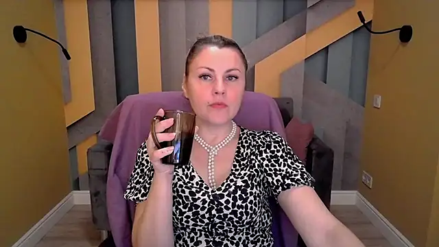 Candy Long online show from November 8, 2025, 6:24 am