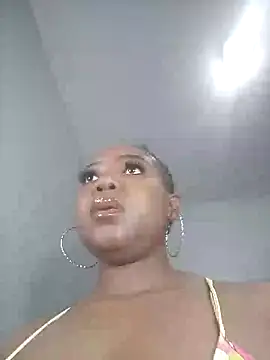 Snapshot of Sexypresh302 chatting on February 9, 2025, 12:28 am Sexypresh302 online show from February 9, 2025, 12:28 am