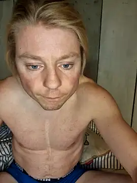 Snapshot of Tobias112cc chatting on November 6, 2025, 8:10 pm Tobias112cc online show from November 6, 2025, 8:10 pm