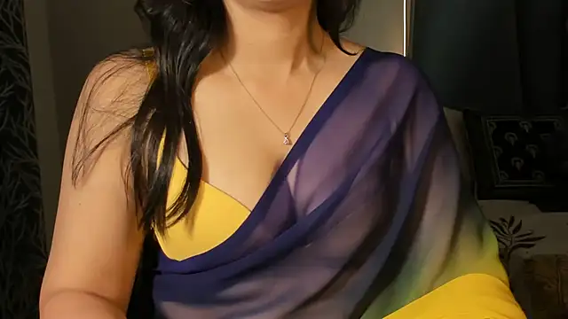Snapshot of Divyani chatting on July 7, 2026, 6:23 pm Divyani online show from July 7, 2026, 6:23 pm