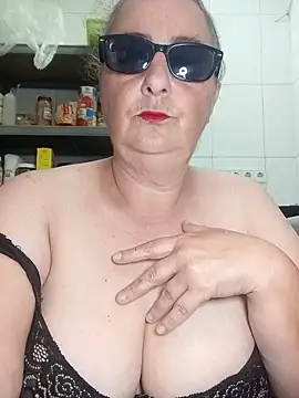 eroticjessitop online show from May 1, 2026, 5:17 pm