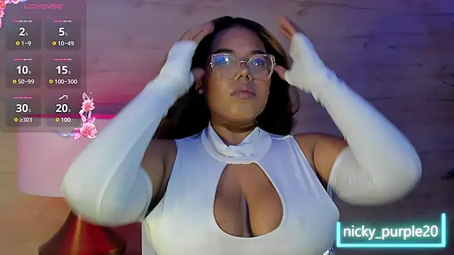  nickypurple  online show from January 27, 2025, 12:26 pm