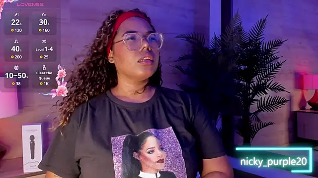  nickypurple  online show from February 4, 2025, 12:11 pm