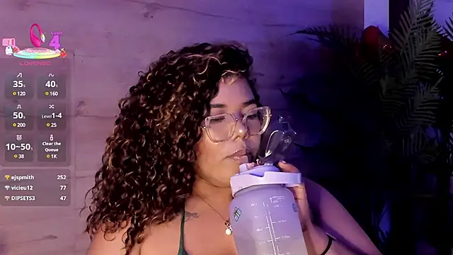  nickypurple  online show from March 18, 2025, 3:10 pm