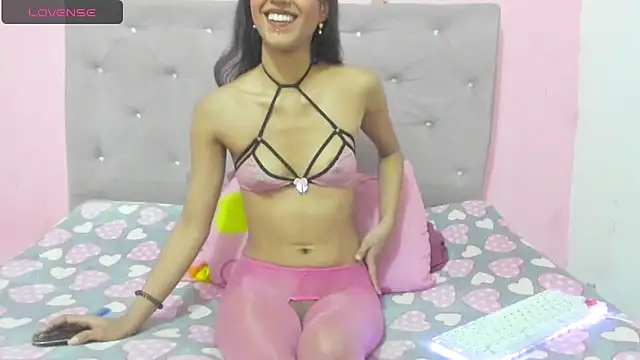 Snapshot of Ania-Ross chatting on March 4, 2025, 10:49 pm Ania-Ross online show from March 4, 2025, 10:49 pm