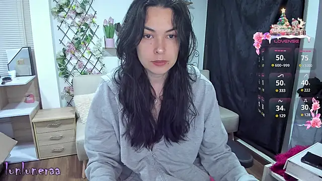Snapshot of Lunlunera chatting on December 18, 2024, 3:26 am Lunlunera online show from December 18, 2024, 3:26 am