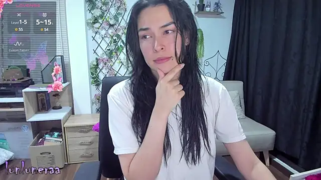 Snapshot of Lunlunera chatting on February 21, 2025, 3:56 am Lunlunera online show from February 21, 2025, 3:56 am