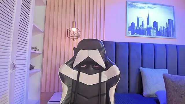 ashlye miller  online show from November 21, 2025, 4:00 am