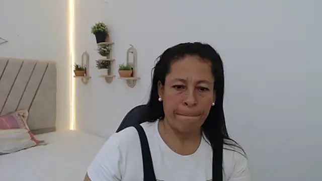 mature martina online show from April 27, 2026, 8:07 pm