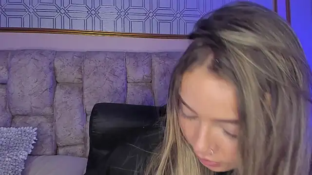 AnnyLopezz  online show from March 18, 2025, 9:52 am