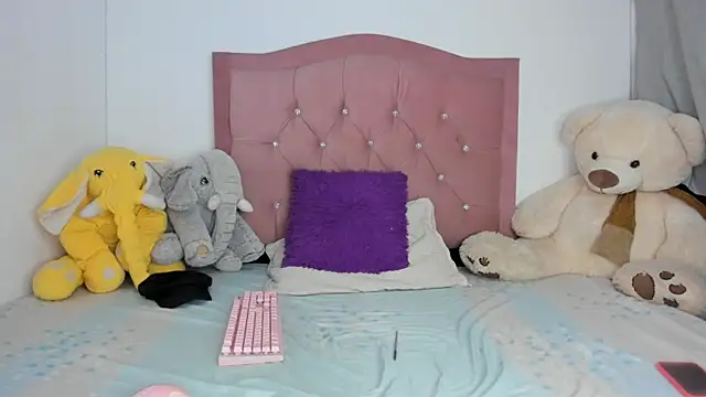 LittleAngelx online show from May 23, 2026, 3:56 am