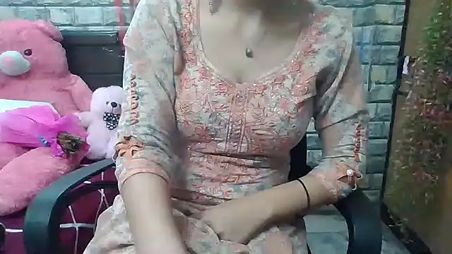 Snapshot of Sexy_iknoor chatting on February 16, 2025, 5:04 am Sexy iknoor online show from February 16, 2025, 5:04 am