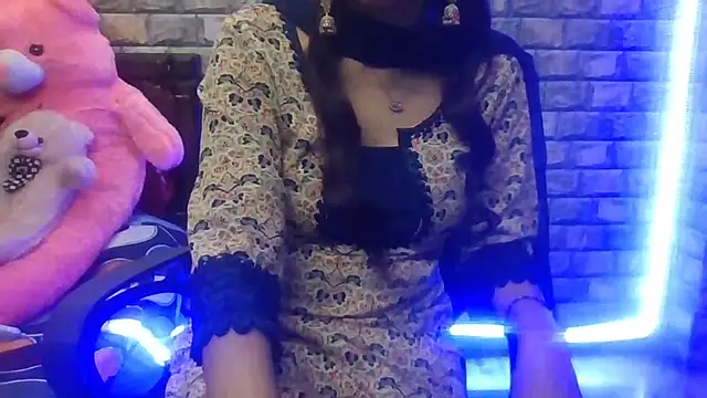 Snapshot of Sexy_iknoor chatting on October 7, 2025, 4:20 am Sexy iknoor online show from October 7, 2025, 4:20 am