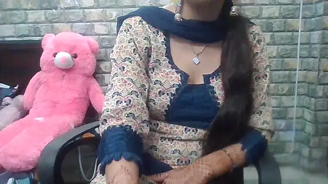 Snapshot of Sexy_iknoor chatting on October 15, 2025, 4:34 am Sexy iknoor online show from October 15, 2025, 4:34 am