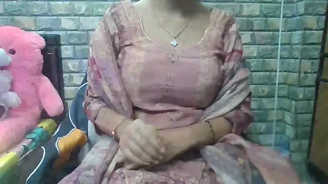 Snapshot of Sexy_iknoor chatting on October 20, 2025, 4:35 am Sexy iknoor online show from October 20, 2025, 4:35 am