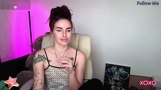 xx adrihanna xx online show from February 5, 2025, 1:00 pm