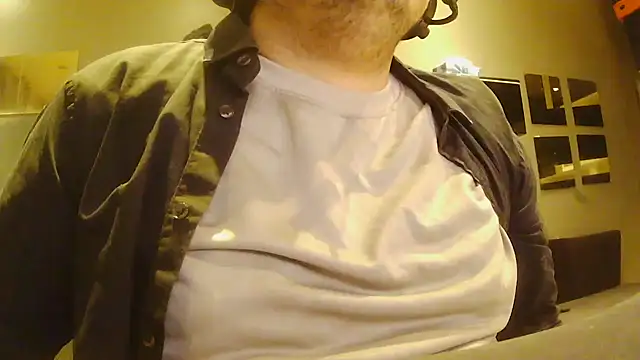 Bebemickey75 online show from December 17, 2025, 5:24 am