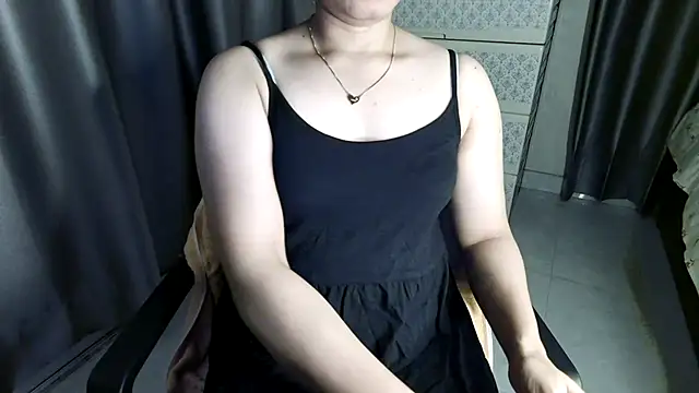 Snapshot of Sima--Roy chatting on June 7, 2026, 5:27 pm Sima--Roy online show from June 7, 2026, 5:27 pm