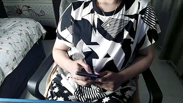 Snapshot of Sima--Roy chatting on June 24, 2026, 6:40 pm Sima--Roy online show from June 24, 2026, 6:40 pm