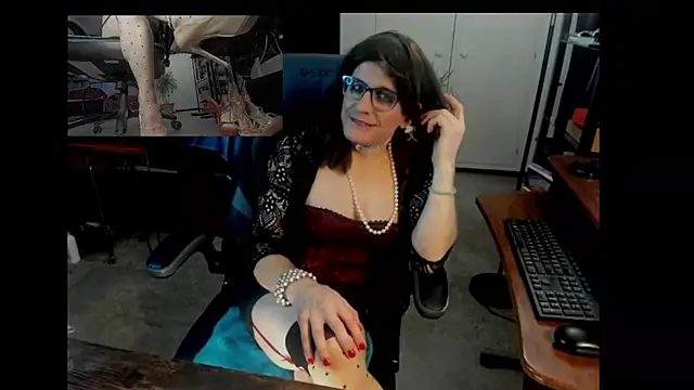 Snapshot of CharlotteAshton chatting on August 1, 2026, 10:36 am CharlotteAshton online show from August 1, 2026, 10:36 am