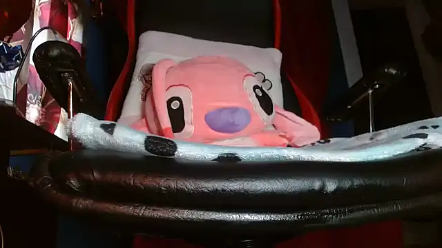 wendy rivera  online show from November 22, 2025, 12:26 pm